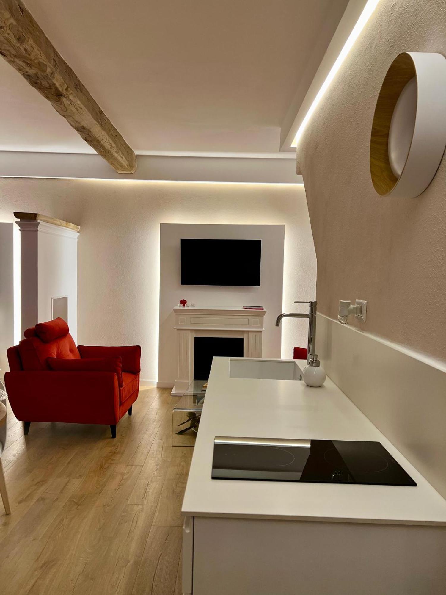 Elena'S Suite Sutri Esterno foto
